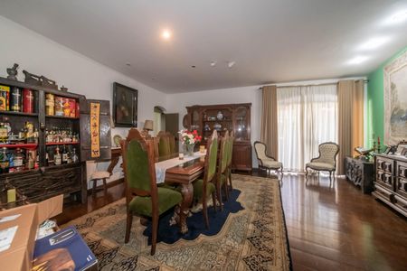 Casa à venda com 400m², 4 quartos e 6 vagasSala