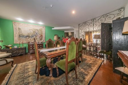 Casa à venda com 400m², 4 quartos e 6 vagasSala