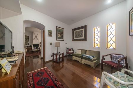 Casa à venda com 400m², 4 quartos e 6 vagasSala de TV