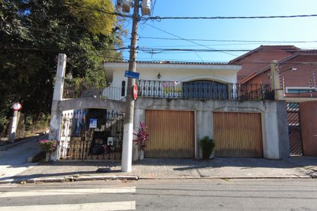 Casa à venda com 400m², 4 quartos e 6 vagasFachada