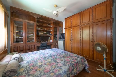 Casa à venda com 400m², 4 quartos e 6 vagasEdícula