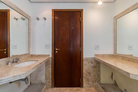 Apartamento à venda com 482m², 4 quartos e 5 vagasSuíte 2 Banheiro