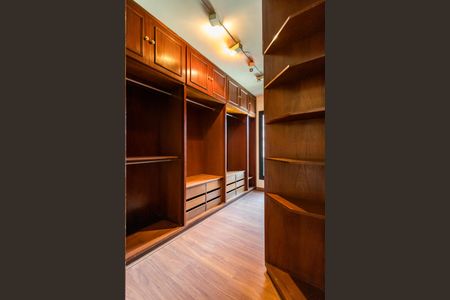 Apartamento à venda com 482m², 4 quartos e 5 vagasSuíte 2 Closet