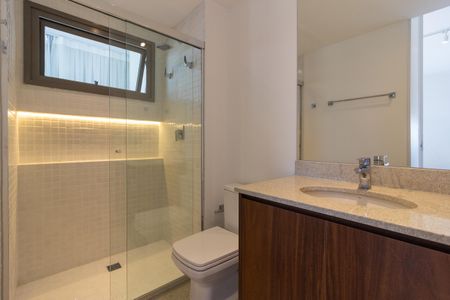 Studio para alugar com 47m², 1 quarto e 1 vaga Studio para alugar com 47m², 1 quarto e 1 vagaBanheiro