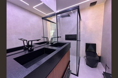 Apartamento à venda com 76m², 2 quartos e 2 vagasBanheiro da Suíte