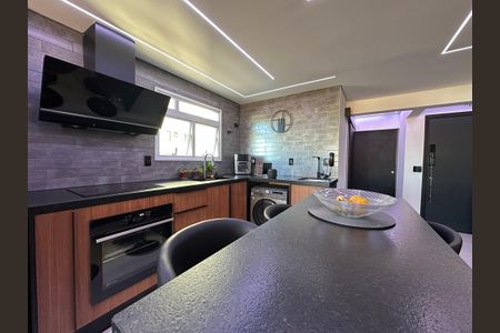 Apartamento à venda com 76m², 2 quartos e 2 vagasCozinha