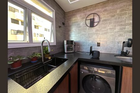 Apartamento à venda com 76m², 2 quartos e 2 vagasÁrea de Serviço