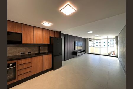 Sala de apartamento à venda com 2 quartos, 68m² em Alphaville Industrial, Barueri