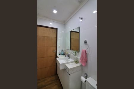 Casa à venda com 230m², 3 quartos e 2 vagasBanheiro Social