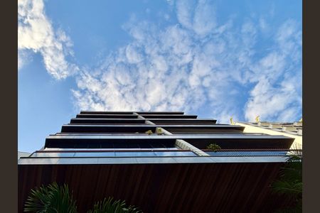 Apartamento à venda com 311m², 4 quartos e 2 vagas Apartamento à venda com 311m², 4 quartos e 2 vagasFachada