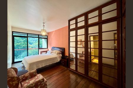 Apartamento à venda com 311m², 4 quartos e 2 vagas Apartamento à venda com 311m², 4 quartos e 2 vagasSuíte