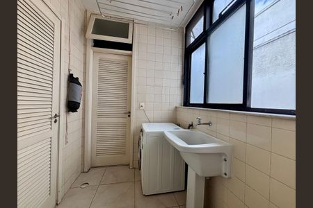 Apartamento à venda com 311m², 4 quartos e 2 vagas Apartamento à venda com 311m², 4 quartos e 2 vagasÁrea de serviço