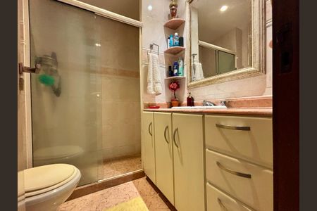 Apartamento à venda com 311m², 4 quartos e 2 vagas Apartamento à venda com 311m², 4 quartos e 2 vagasBanheiro da Suíte