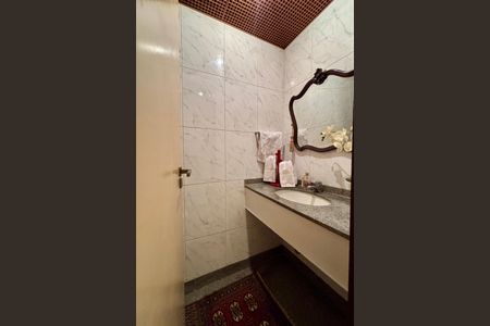 Apartamento à venda com 311m², 4 quartos e 2 vagas Apartamento à venda com 311m², 4 quartos e 2 vagasLavabo