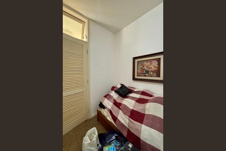 Apartamento à venda com 311m², 4 quartos e 2 vagas Apartamento à venda com 311m², 4 quartos e 2 vagasQuarto de Serviço