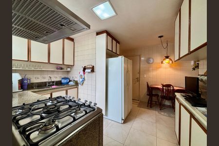 Apartamento à venda com 311m², 4 quartos e 2 vagas Apartamento à venda com 311m², 4 quartos e 2 vagasCozinha