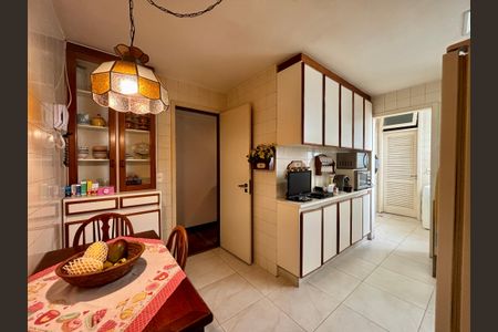 Apartamento à venda com 311m², 4 quartos e 2 vagas Apartamento à venda com 311m², 4 quartos e 2 vagasCopa