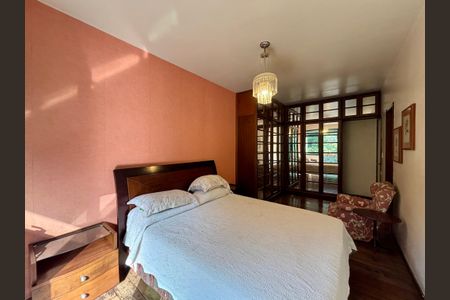 Apartamento à venda com 311m², 4 quartos e 2 vagas Apartamento à venda com 311m², 4 quartos e 2 vagasSuíte