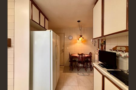 Apartamento à venda com 311m², 4 quartos e 2 vagas Apartamento à venda com 311m², 4 quartos e 2 vagasCozinha