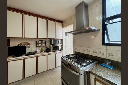 Apartamento à venda com 311m², 4 quartos e 2 vagas Apartamento à venda com 311m², 4 quartos e 2 vagasCozinha