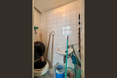 Apartamento à venda com 311m², 4 quartos e 2 vagas Apartamento à venda com 311m², 4 quartos e 2 vagasBanheiro de Serviço