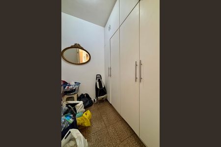 Apartamento à venda com 311m², 4 quartos e 2 vagas Apartamento à venda com 311m², 4 quartos e 2 vagasQuarto de Serviço