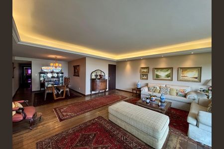 Apartamento à venda com 311m², 4 quartos e 2 vagas Apartamento à venda com 311m², 4 quartos e 2 vagasSala