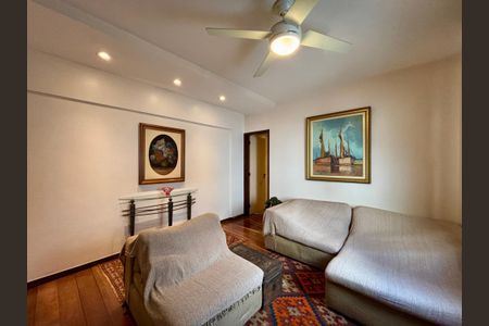 Apartamento à venda com 311m², 4 quartos e 2 vagas Apartamento à venda com 311m², 4 quartos e 2 vagasEscritório