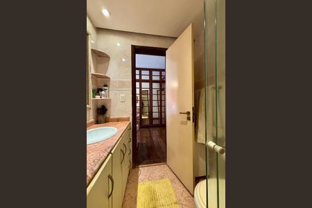 Apartamento à venda com 311m², 4 quartos e 2 vagas Apartamento à venda com 311m², 4 quartos e 2 vagasBanheiro da Suíte