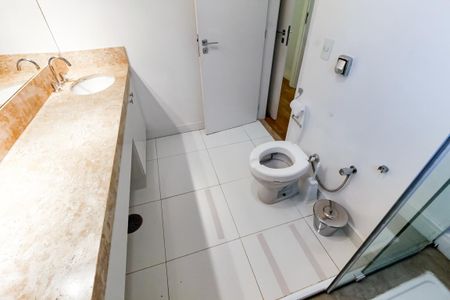 Apartamento à venda com 183m², 4 quartos e 3 vagasBanheiro da Suíte 2