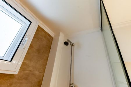 Apartamento à venda com 183m², 4 quartos e 3 vagasBanheiro da Suíte 2 - chuveiro