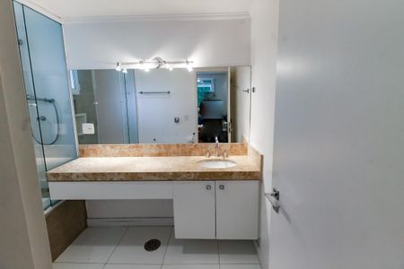 Apartamento à venda com 183m², 4 quartos e 3 vagasBanheiro da Suíte 2