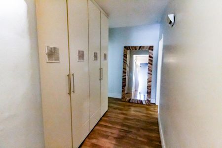 Apartamento à venda com 183m², 4 quartos e 3 vagasArmários corredor