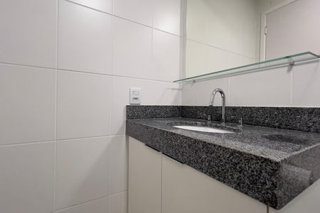 Banheiro Social de apartamento à venda com 1 quarto, 43m² em Vila Rosalia, Guarulhos