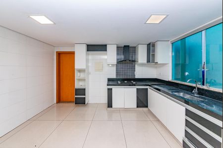 Casa à venda com 240m², 3 quartos e 3 vagas Casa à venda com 240m², 3 quartos e 3 vagasCozinha