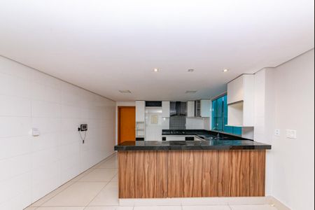Casa à venda com 240m², 3 quartos e 3 vagas Casa à venda com 240m², 3 quartos e 3 vagasCozinha