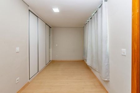 Casa à venda com 240m², 3 quartos e 3 vagas Casa à venda com 240m², 3 quartos e 3 vagasQuarto 2