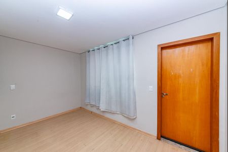 Casa à venda com 240m², 3 quartos e 3 vagas Casa à venda com 240m², 3 quartos e 3 vagasQuarto 2