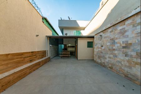 Casa à venda com 240m², 3 quartos e 3 vagas Casa à venda com 240m², 3 quartos e 3 vagasQuintal