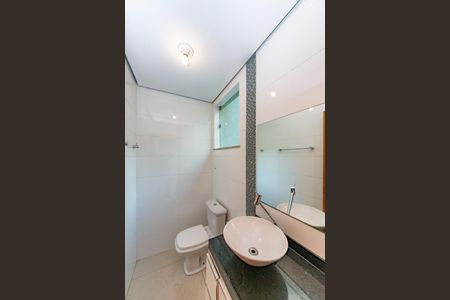 Casa à venda com 240m², 3 quartos e 3 vagas Casa à venda com 240m², 3 quartos e 3 vagasLavabo