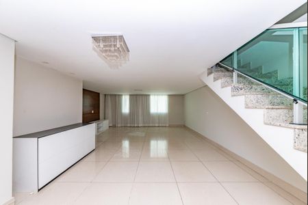 Casa à venda com 240m², 3 quartos e 3 vagas Casa à venda com 240m², 3 quartos e 3 vagasSala