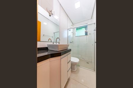 Casa à venda com 240m², 3 quartos e 3 vagas Casa à venda com 240m², 3 quartos e 3 vagasBanheiro Social