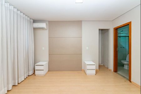 Casa à venda com 240m², 3 quartos e 3 vagas Casa à venda com 240m², 3 quartos e 3 vagasSuíte