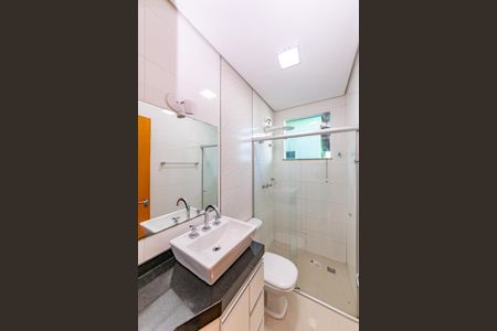 Casa à venda com 240m², 3 quartos e 3 vagas Casa à venda com 240m², 3 quartos e 3 vagasBanheiro Social