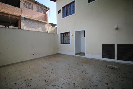 Casa à venda com 93m², 3 quartos e 2 vagasQuintal e garagem