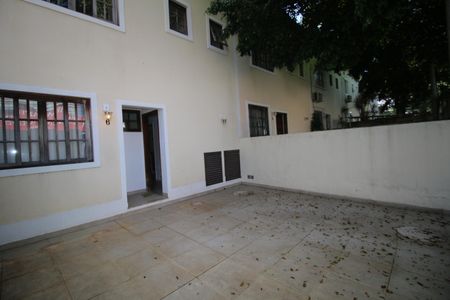 Casa à venda com 93m², 3 quartos e 2 vagasQuintal e garagem