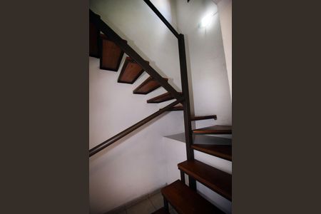 Casa à venda com 93m², 3 quartos e 2 vagasEscada 2º piso