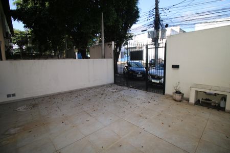 Casa à venda com 93m², 3 quartos e 2 vagasQuintal e garagem