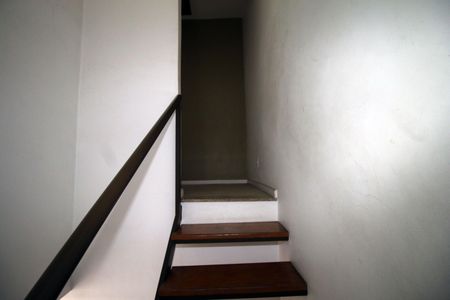 Casa à venda com 93m², 3 quartos e 2 vagasEscada 2º piso