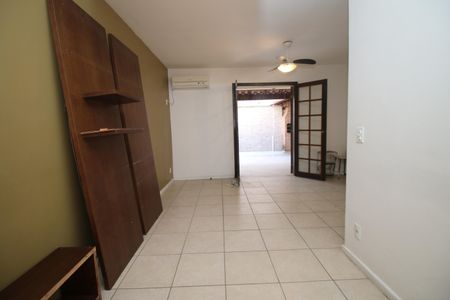 Casa à venda com 93m², 3 quartos e 2 vagasSala